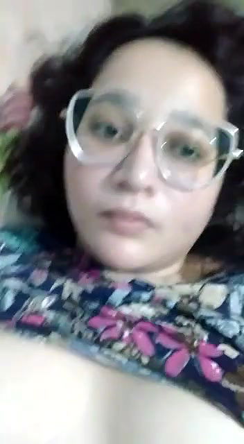 Desi girl showing boobs