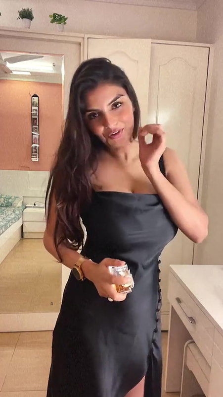 Anveshi Jain Live