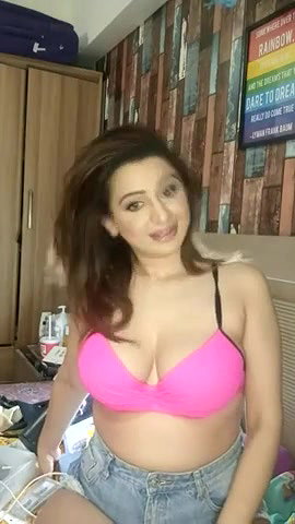 Kenisha Awasthi Live