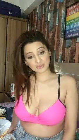 Kenisha Awasthi Live
