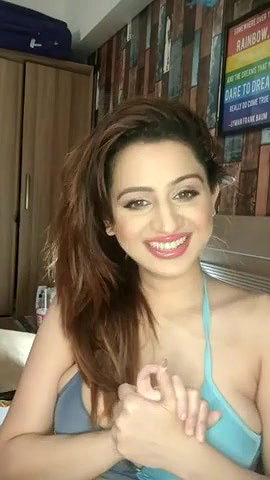 Kenisha Awasthi Live