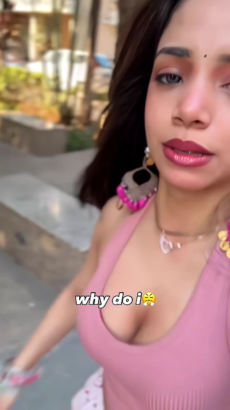 MUSKAN KARIA HOTTIE CUTE CLEAVAGE LUSTY VIEW UUFFF 22