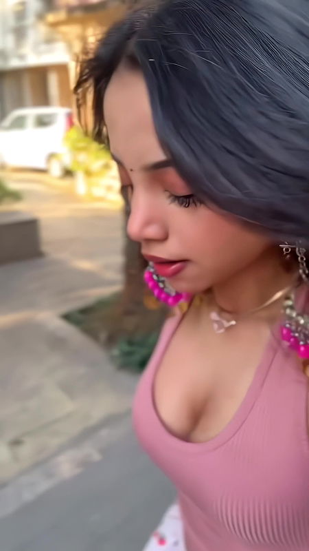 MUSKAN KARIA HOTTIE CUTE CLEAVAGE LUSTY VIEW UUFFF 22