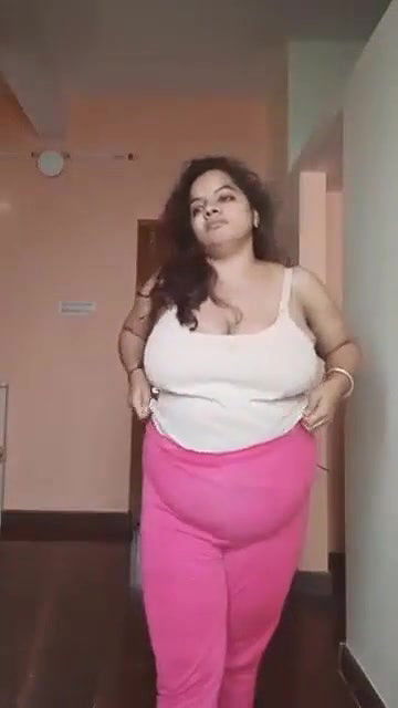 Big Booby Desi Bhabhi Exposing Nude