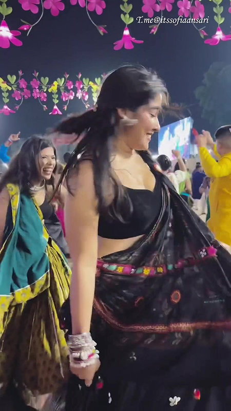 NAUGHTY INSTA TEMPTRESS SOFIA ANSARI CAPTIVATING LOOK UUFFF HQ 22