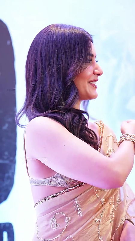 RAASHI KHANNA GORGEOUS MILKY BABE IN SAREE TOO DESIRABLE 22