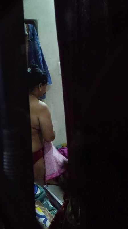 BigAss Lady Changing 2 Clips 22