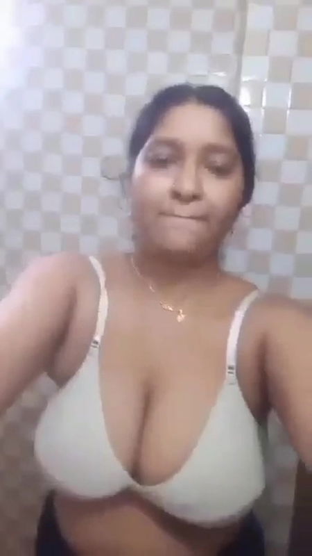 Beautiful Chubby Hot Mallu Bhabhi Nude Bathing 2 Videos 23
