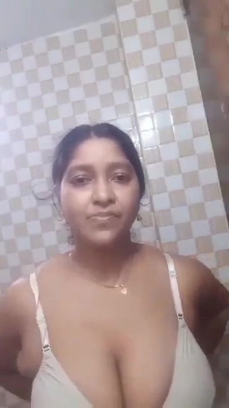 Beautiful Chubby Hot Mallu Bhabhi Nude Bathing 2 Videos 23
