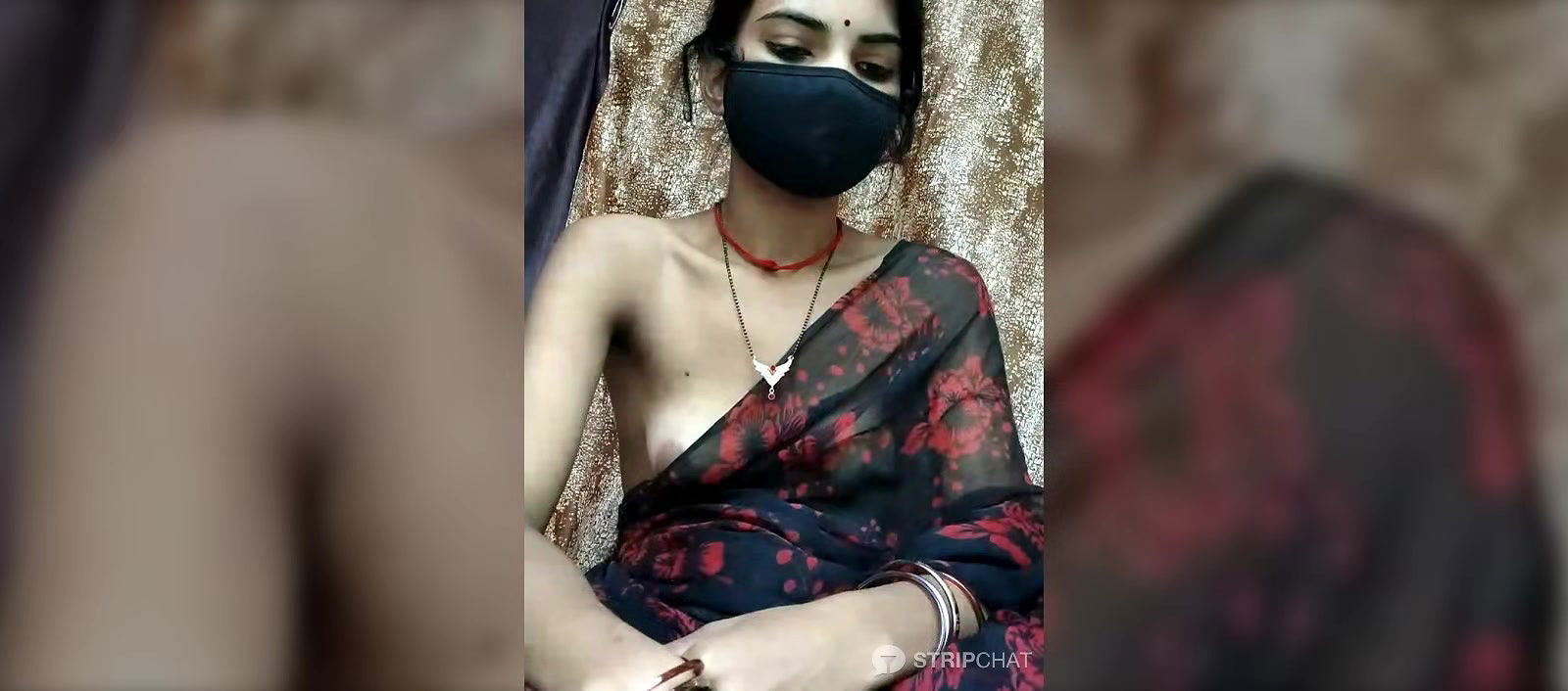 Bengali Bhabhi in saree without blouse showing boobs 22