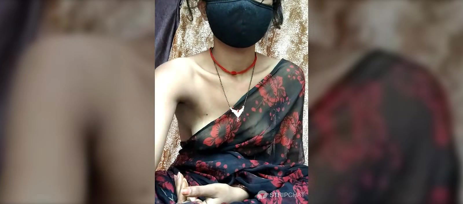 Bengali Bhabhi in saree without blouse showing boobs 22