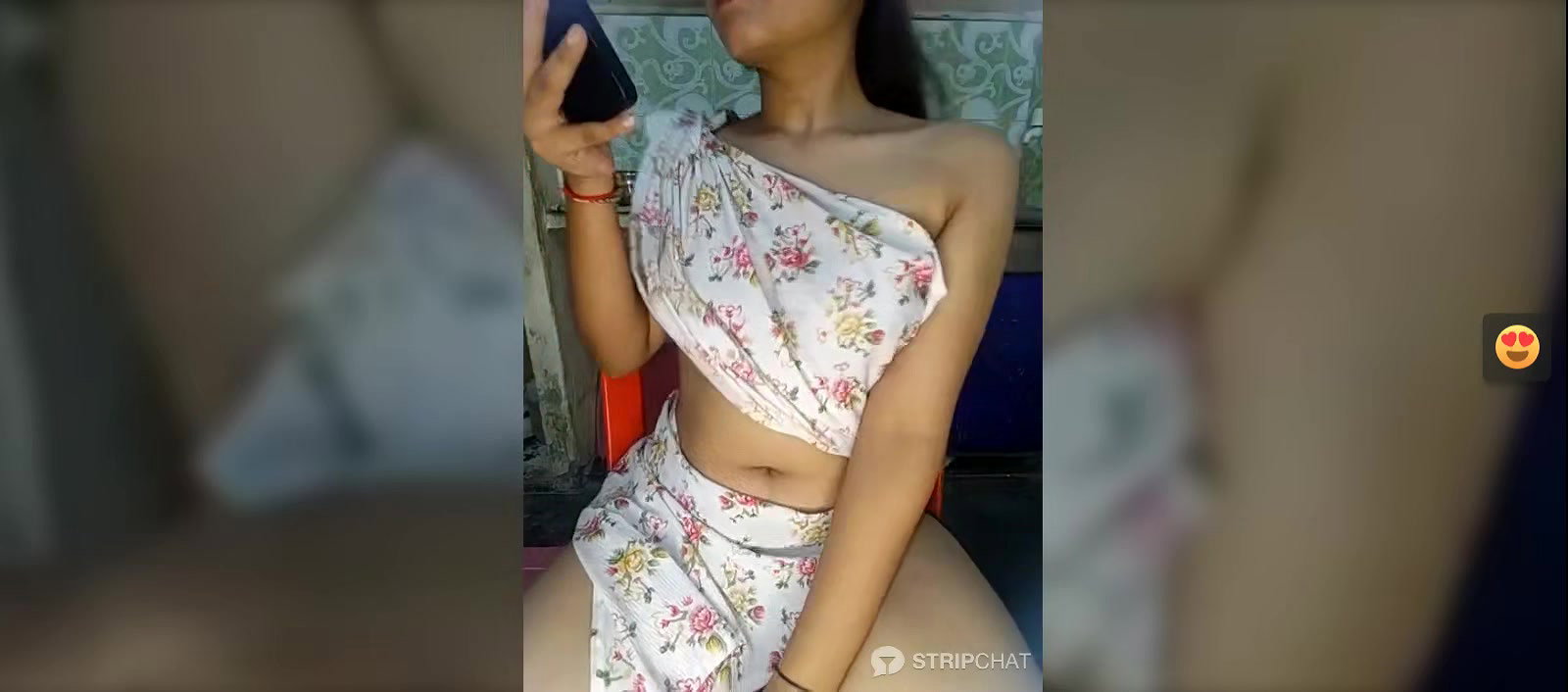 Horny Gril Showing her nude back 22