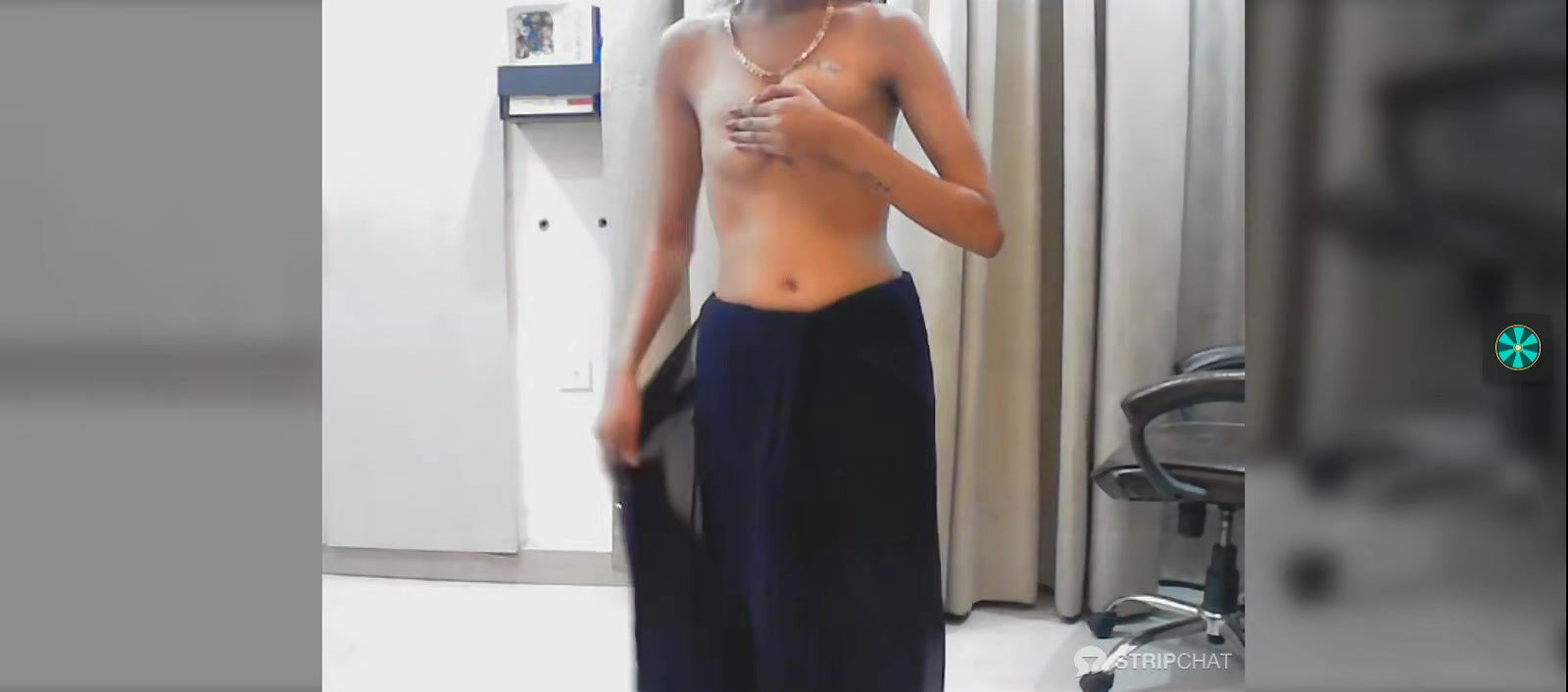 Desi Wife in Saree showing her boobs 22