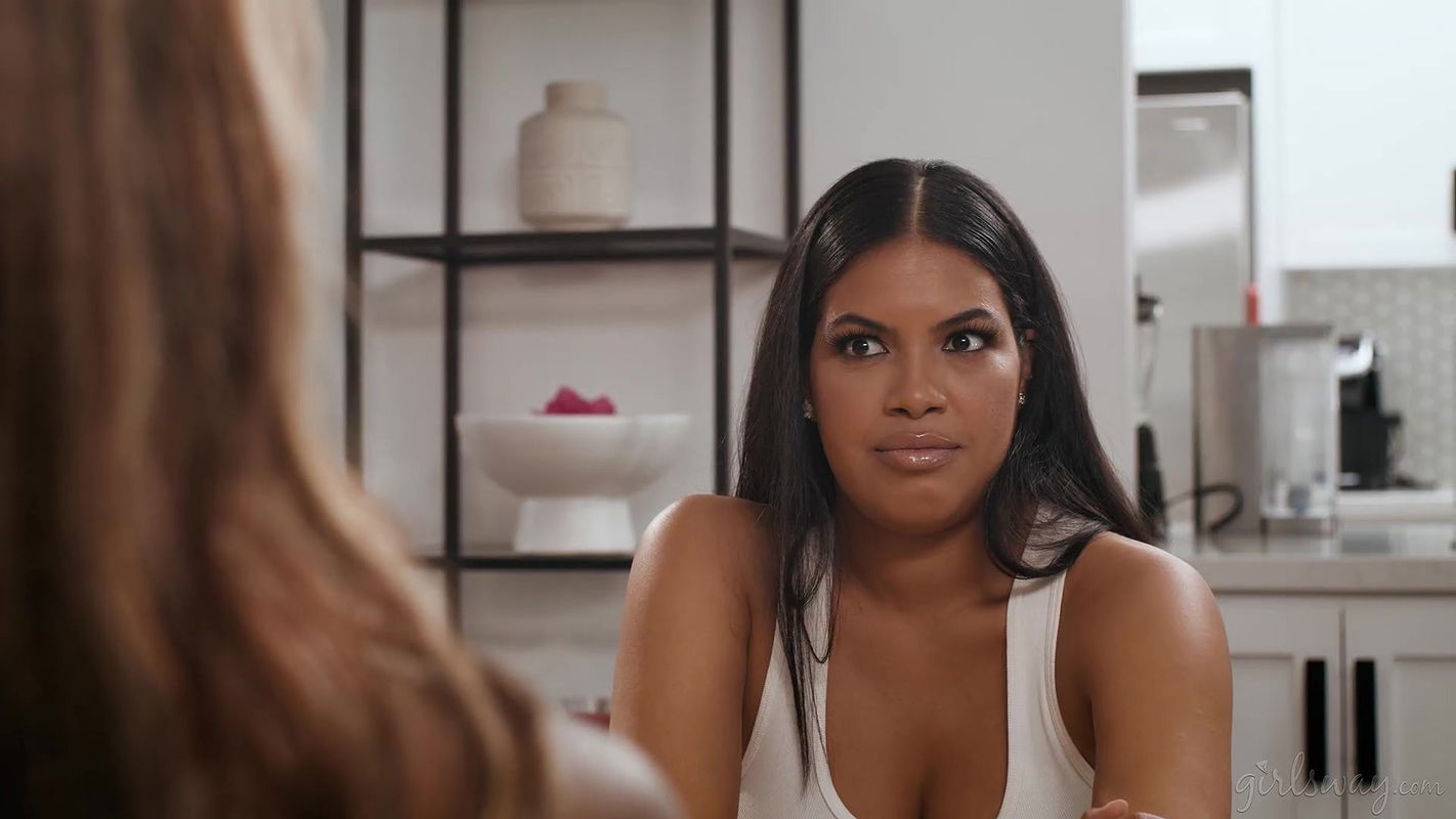 Girls Way with Destiny Mira, Olivia Jay, Maya Farrell & Tessa Thomas in Squirt-Swap Daisy Chain