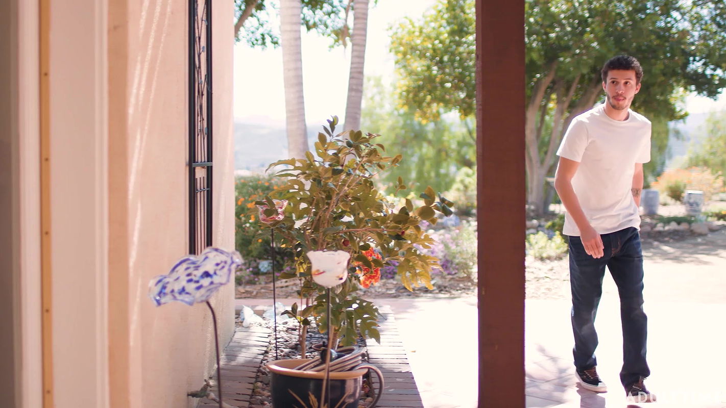 Mommy’s Boy with Sarah Vandella & Kimmy Kimm in Caught Lez-Handed