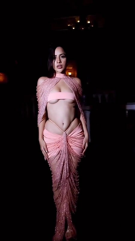 URFI JAVED BOLD AND STUNNING