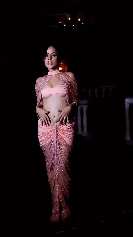 URFI JAVED BOLD AND STUNNING