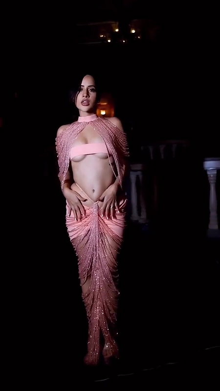 URFI JAVED BOLD AND STUNNING