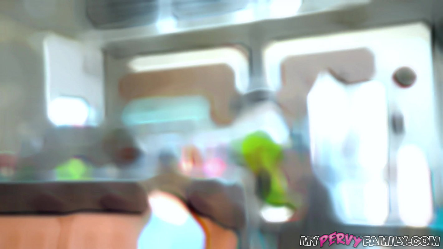 My Pervy Family with Wendy Raine in Annoying Stepmom Vs Bad Bunny MILF