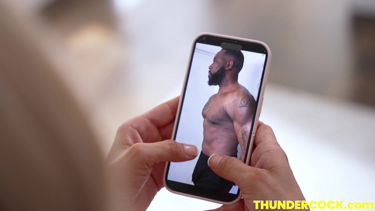 ThunderCock with Summer Vixen in Sexy Summer Vixen sees the biggest cock she’s ever seen and takes it deep inside her