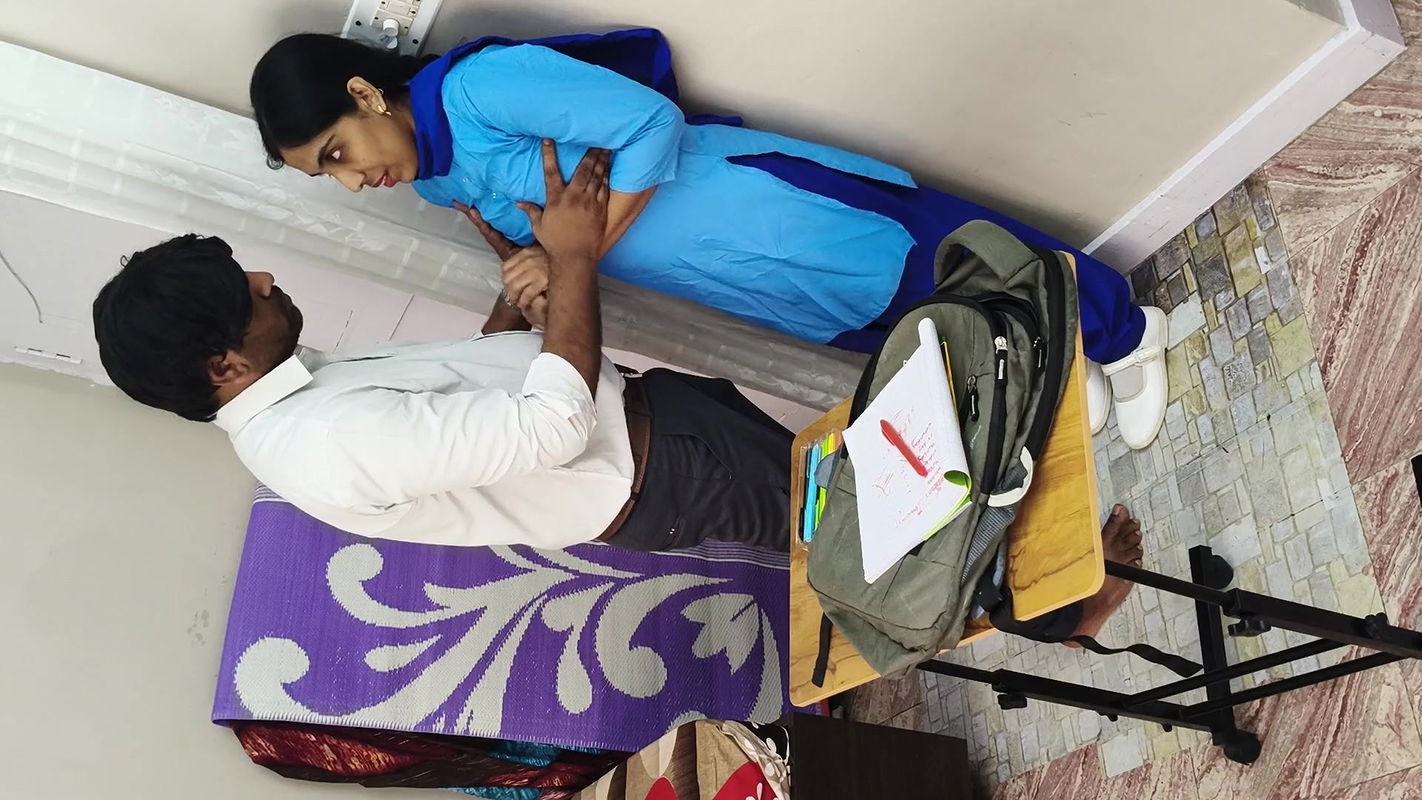 Desi Indian school girl tight pussy fuck in oyo GF BF Xxx, Desi indian MMS School girl sex