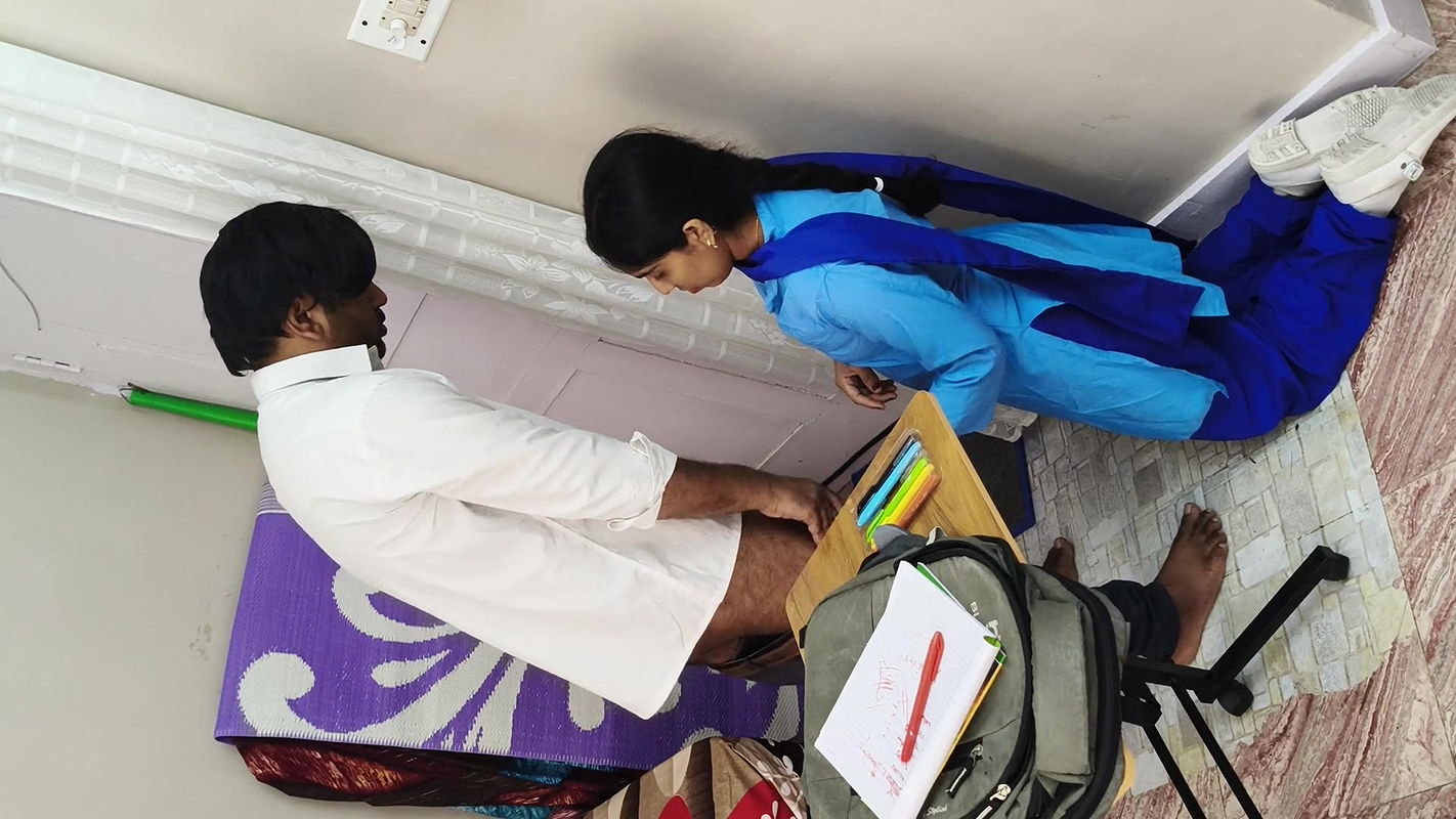 Desi Indian school girl tight pussy fuck in oyo GF BF Xxx, Desi indian MMS School girl sex