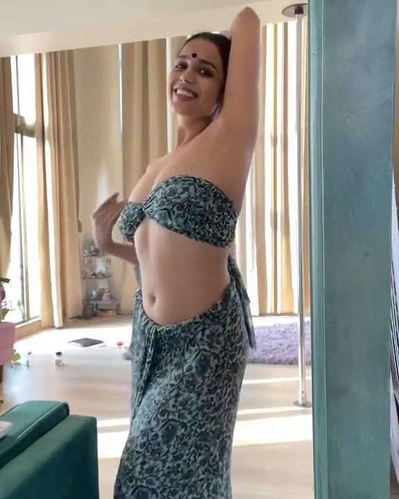 Neelam Kudale Sexy Seductress Off Shoulder and Navel Show To Let Us Drool For Her