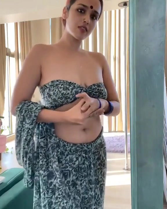 Neelam Kudale Sexy Seductress Off Shoulder and Navel Show To Let Us Drool For Her