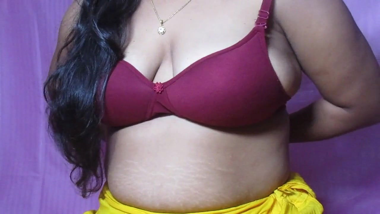 Mona Bhabhi Showing Again Her Milky Boobs Hairy Armpit