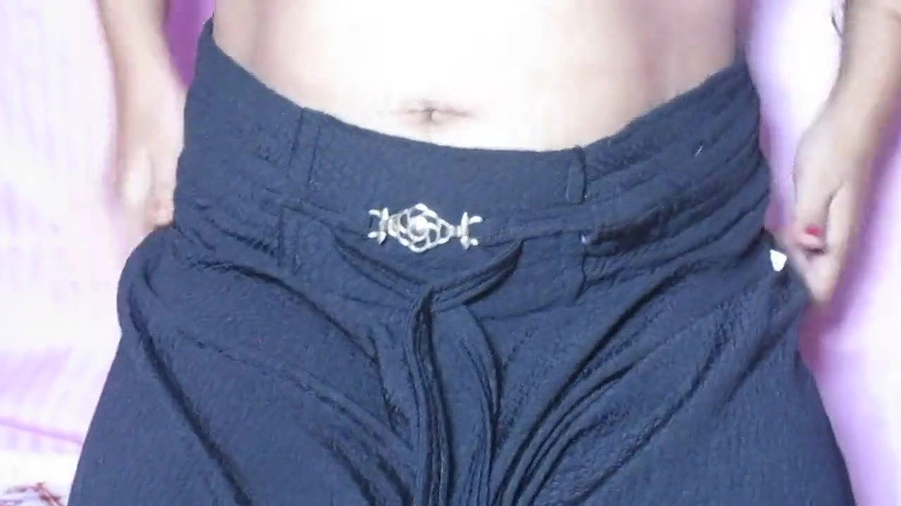 Sexy Darling Mona Showing Her Big Melons