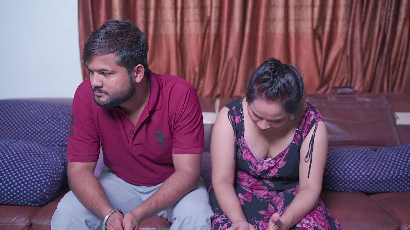 The Husband Lived Abroad, the Wife Called the Mechanic on the Pretext