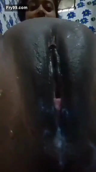 SuperHorny Sexy Figure Married Girl Showing