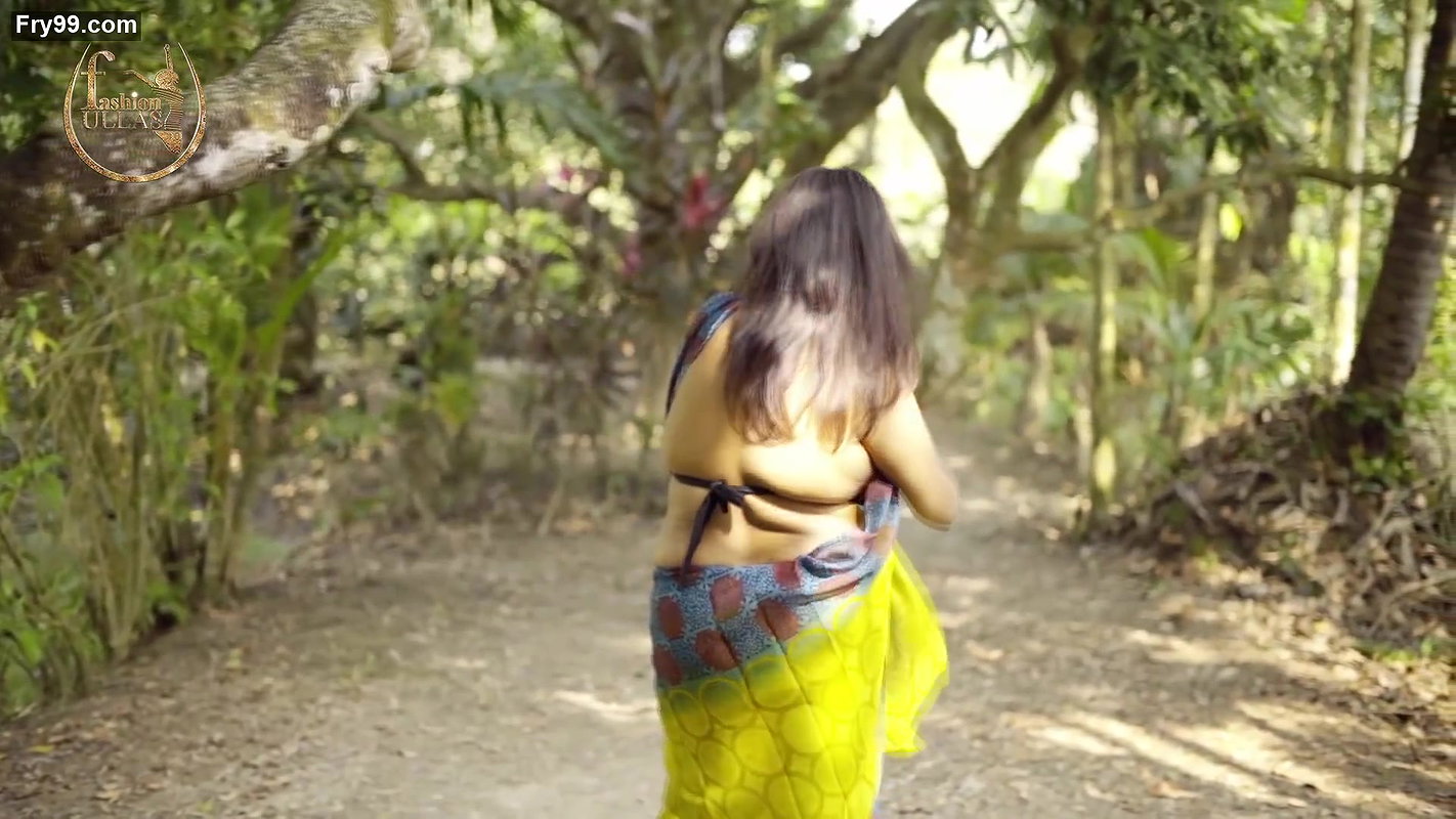 MADHU SUCHARITA MULTI COLOR GEORGETTE SAREE WITH MEAKUP FASHION ULLAS