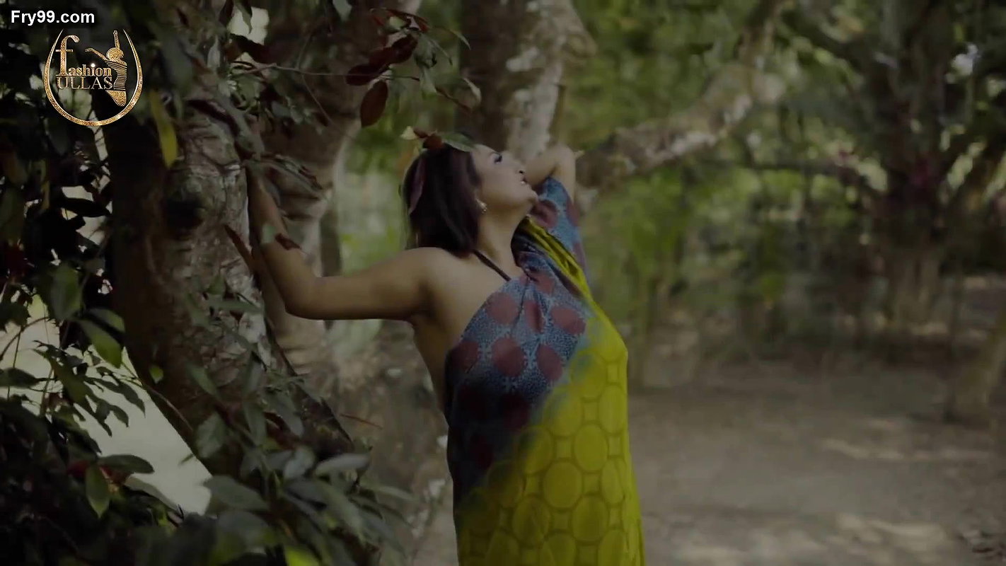 MADHU SUCHARITA MULTI COLOR GEORGETTE SAREE WITH MEAKUP FASHION ULLAS