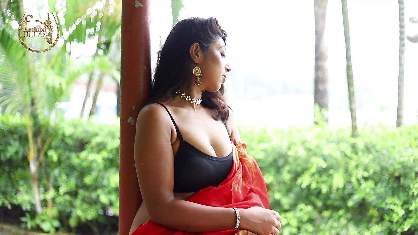 Neelam Fashion Ullas Boobs and Navel show