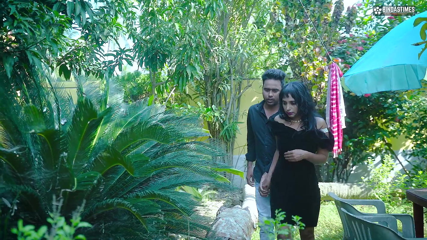 Desi Indian Boy Friend & Girl Friend Outdoor Sex Turns Into a Hardcore Threesome with a Stranger Guy ( Hindi Audio )