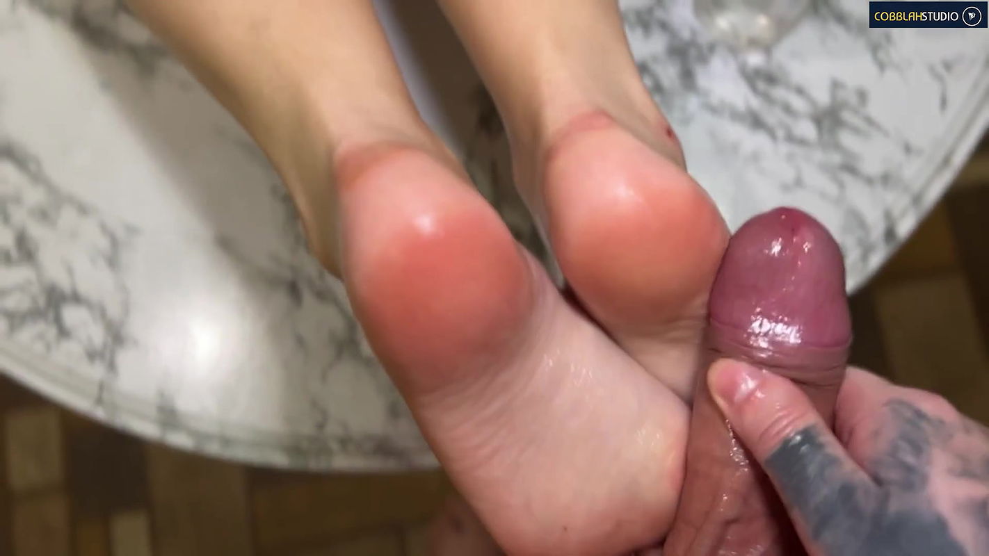 Son’s friend came home secretly to fuck his stepmom