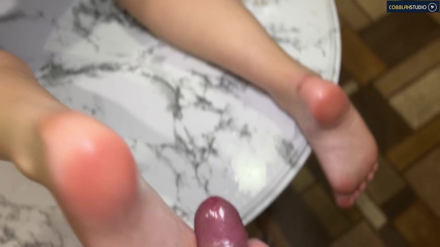 Son’s friend came home secretly to fuck his stepmom