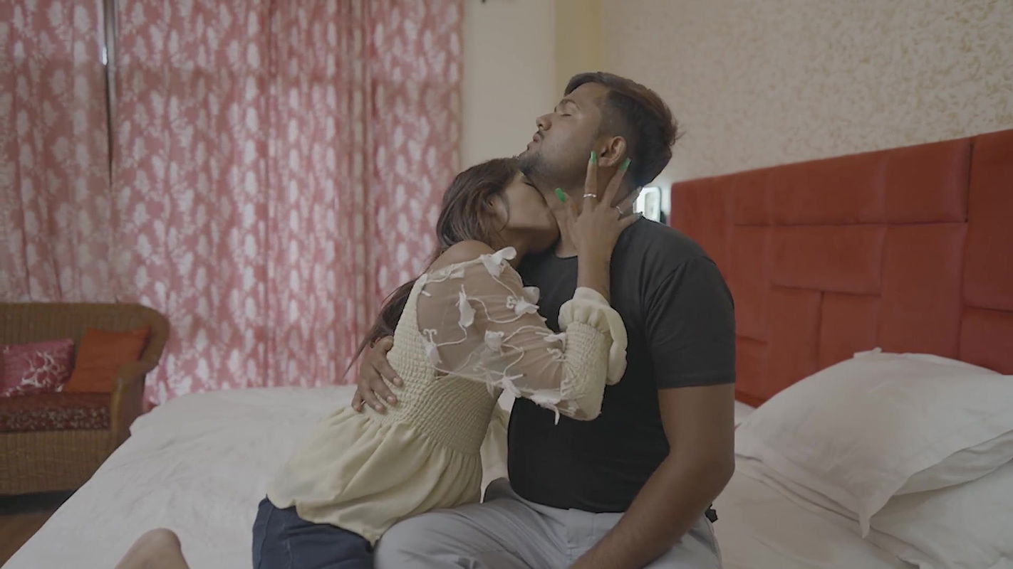 The Wife Had Gone Out, the Husband Called His Girlfriend.