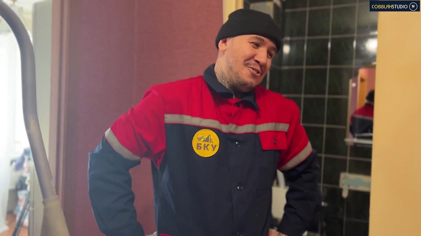 Sexy stepmom enjoys her stepson’s cock while her husband is away from the home