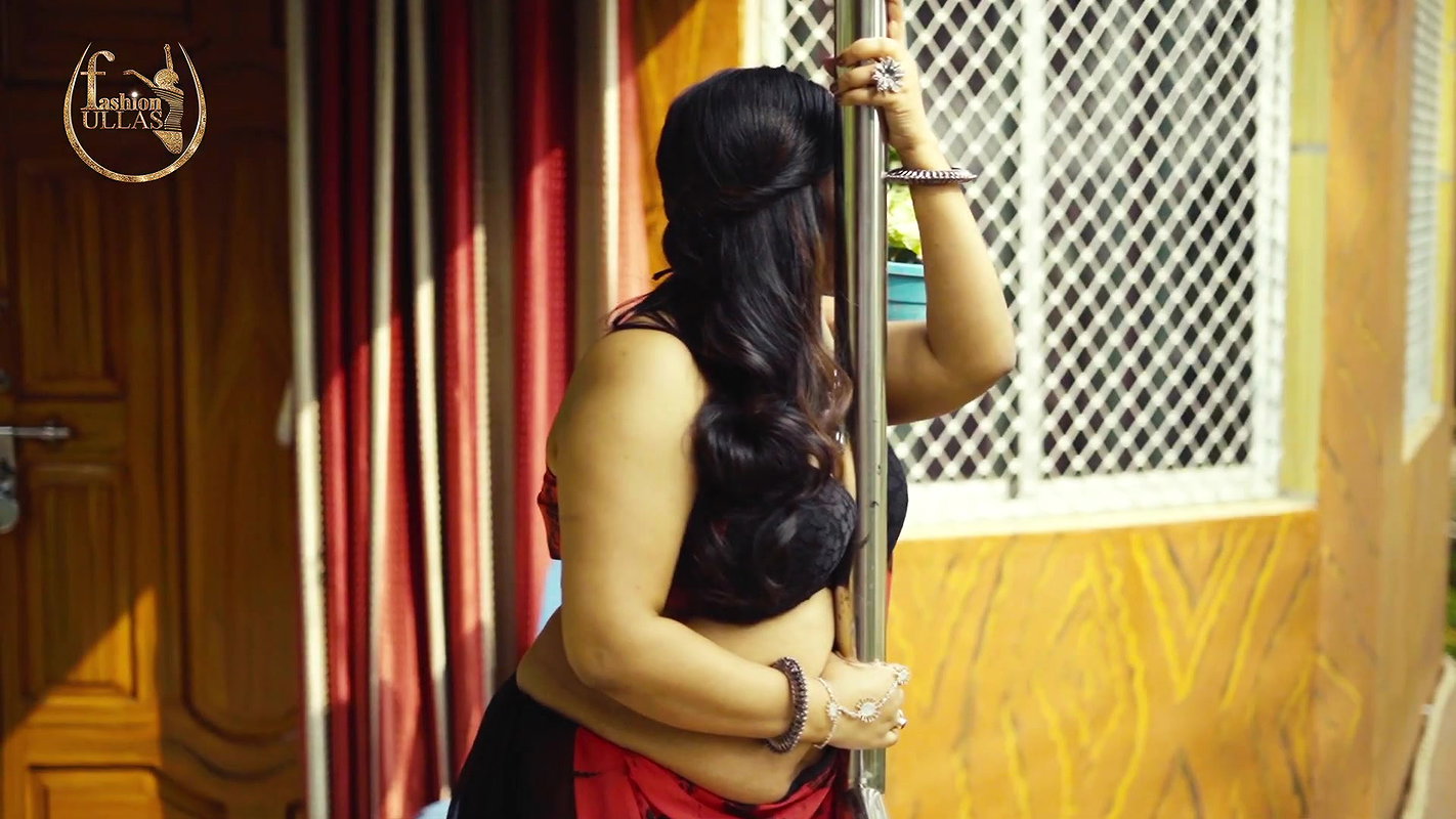 NILA RED BLACK CHIFFON SAREE FASHION FASHION ULLAS Underboobs navel