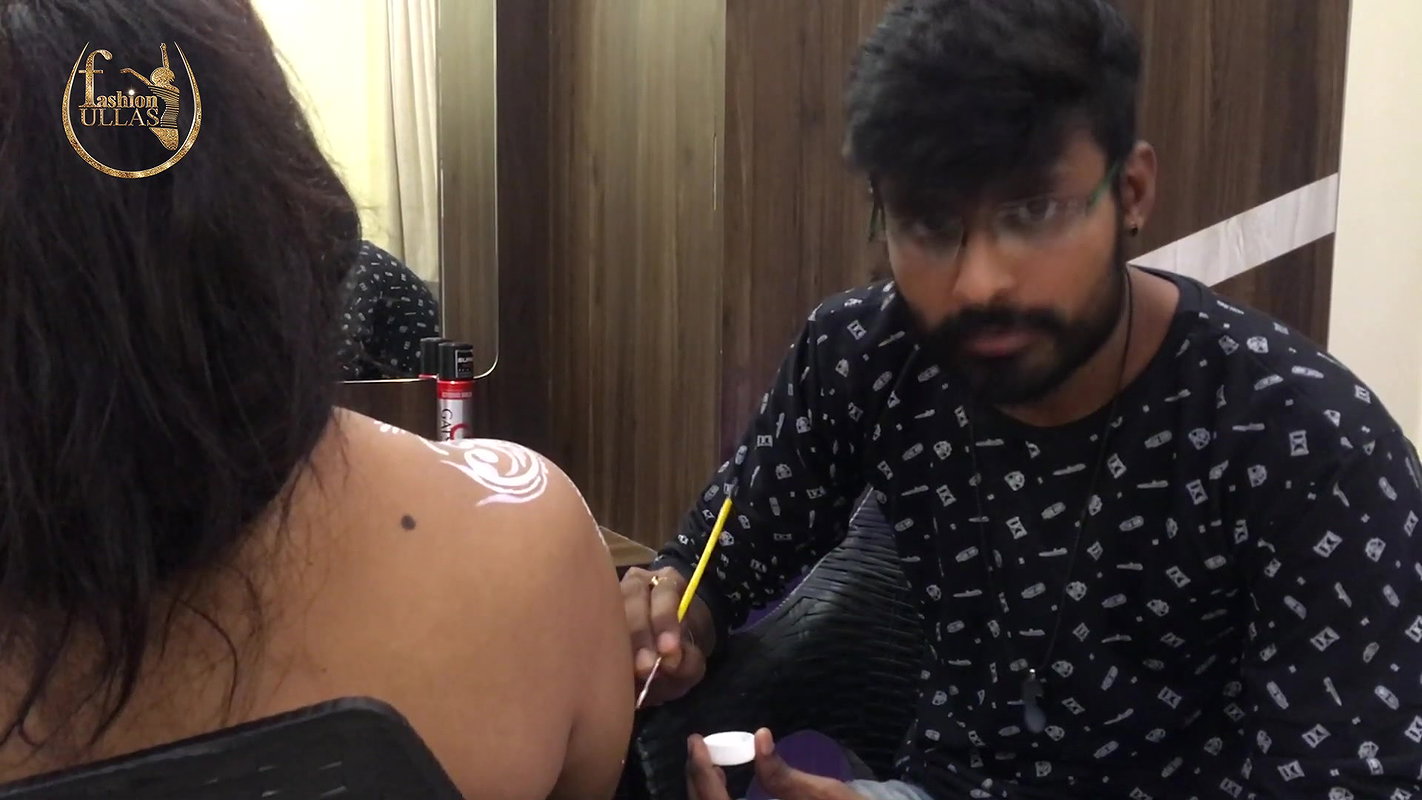 Nila Showing Cleavage & Armpits in Binodini Looks