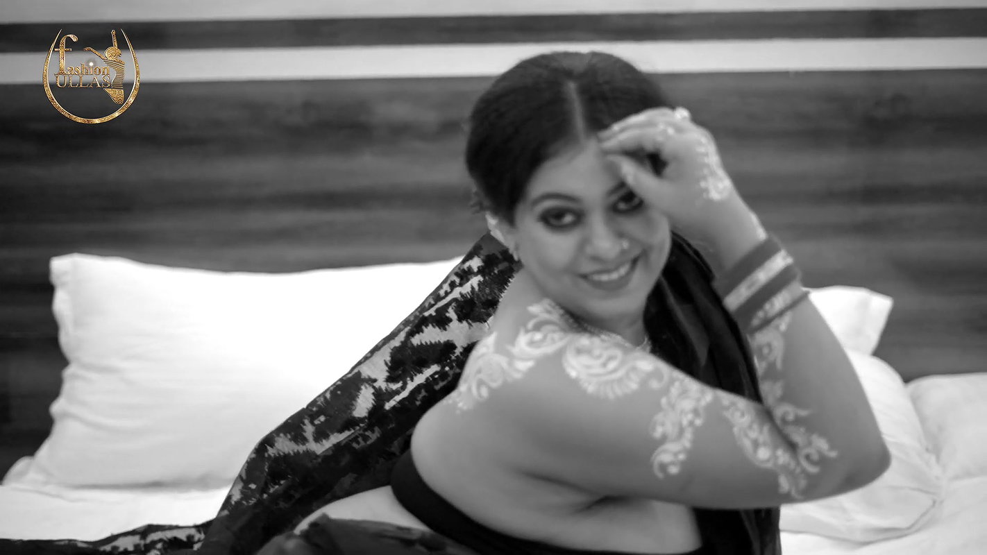 Nila Showing Cleavage & Armpits in Binodini Looks