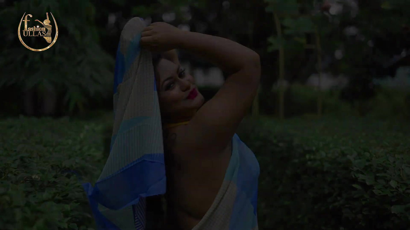 POULAMI Fashion Ullas Backless Boob bouncing