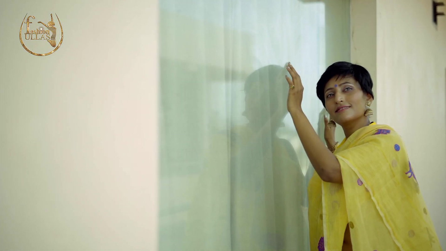 Smita Sana in Yellow Cotton Kota Saree & BB Blouse