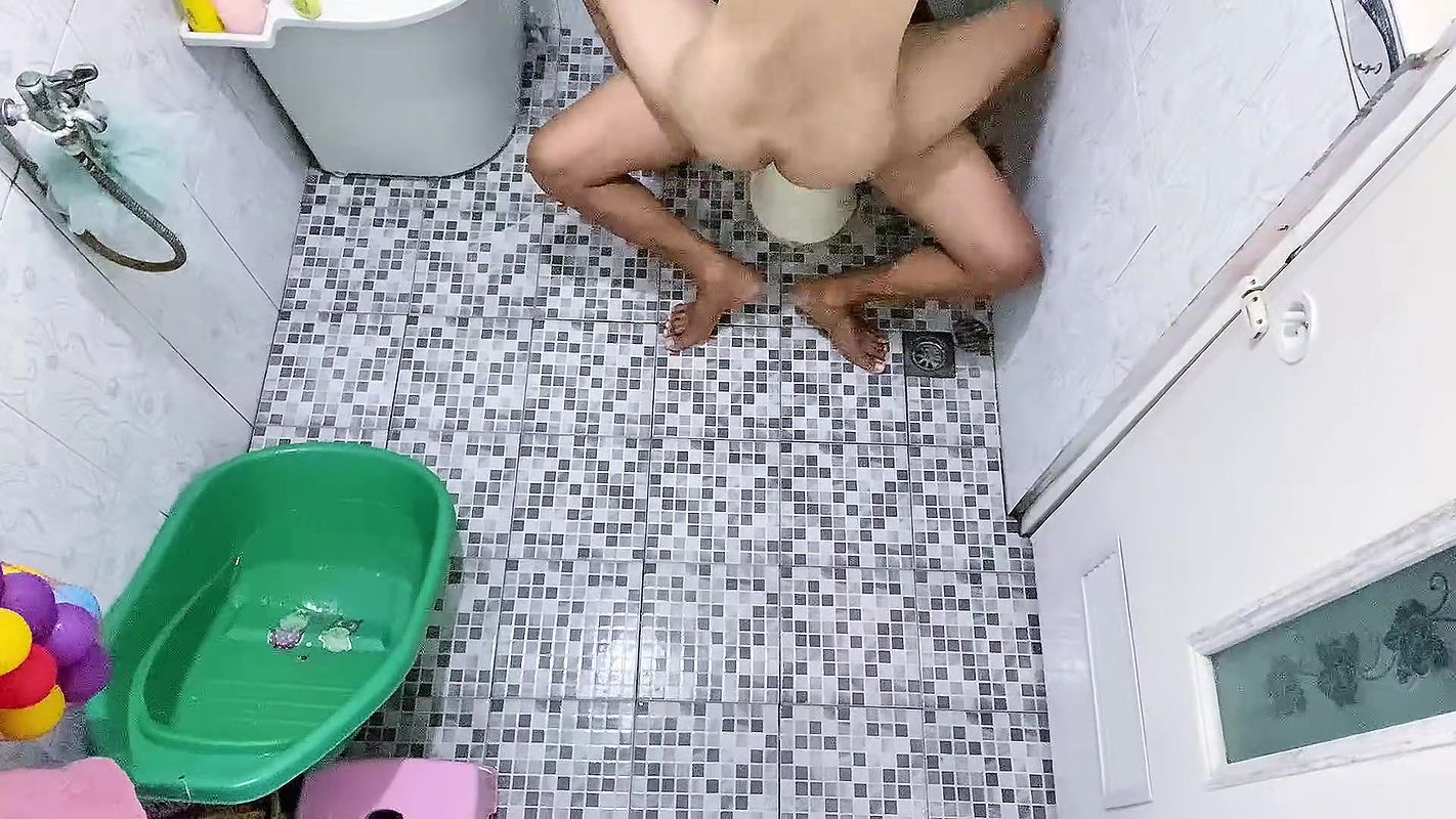 Doggy Neighbor’s Wife in the Bathroom to Climax