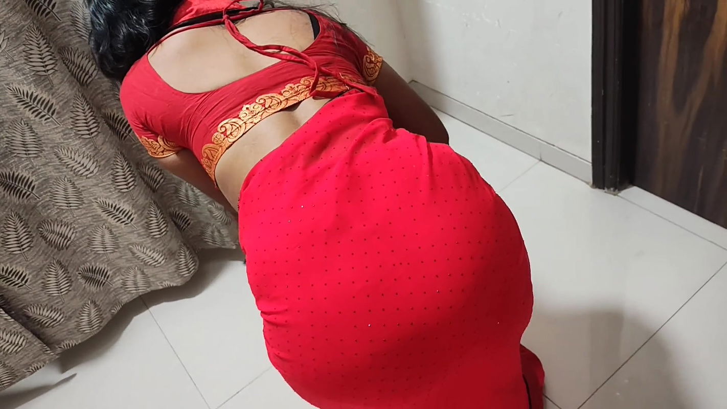 Desi Bhabhi Was Working at Home When Her Tarki Sahib Came and Took Her