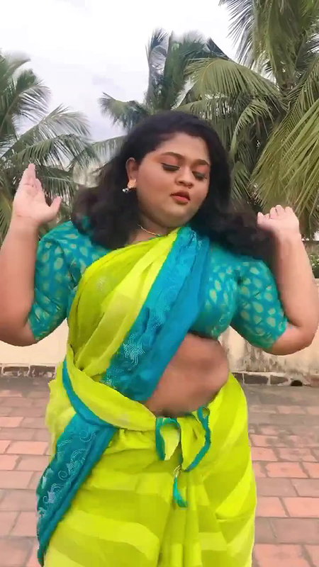 Busty Tamil Insta Babe Shruthika Extreme Hard Shake Navel Show Hot Video