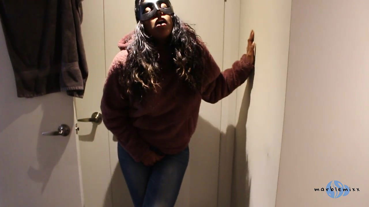 Indian Girl Piss Desperation in Jeans