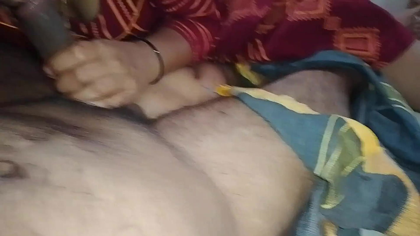 A girl working in Ernakulam puts her boyfriend’s penis in her mouth and pleases him